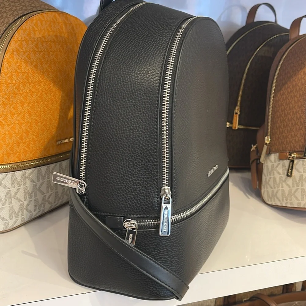 MICHAEL KORS Rhea Medium Pebbled Leather Zip Backpack
BLACK
NWT MK - Picture 3 of 16